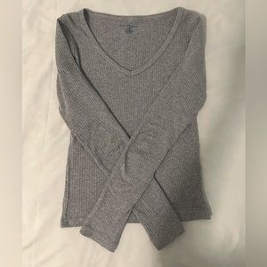 Brandy Melville simple ribbed V neck light grey long sleeve